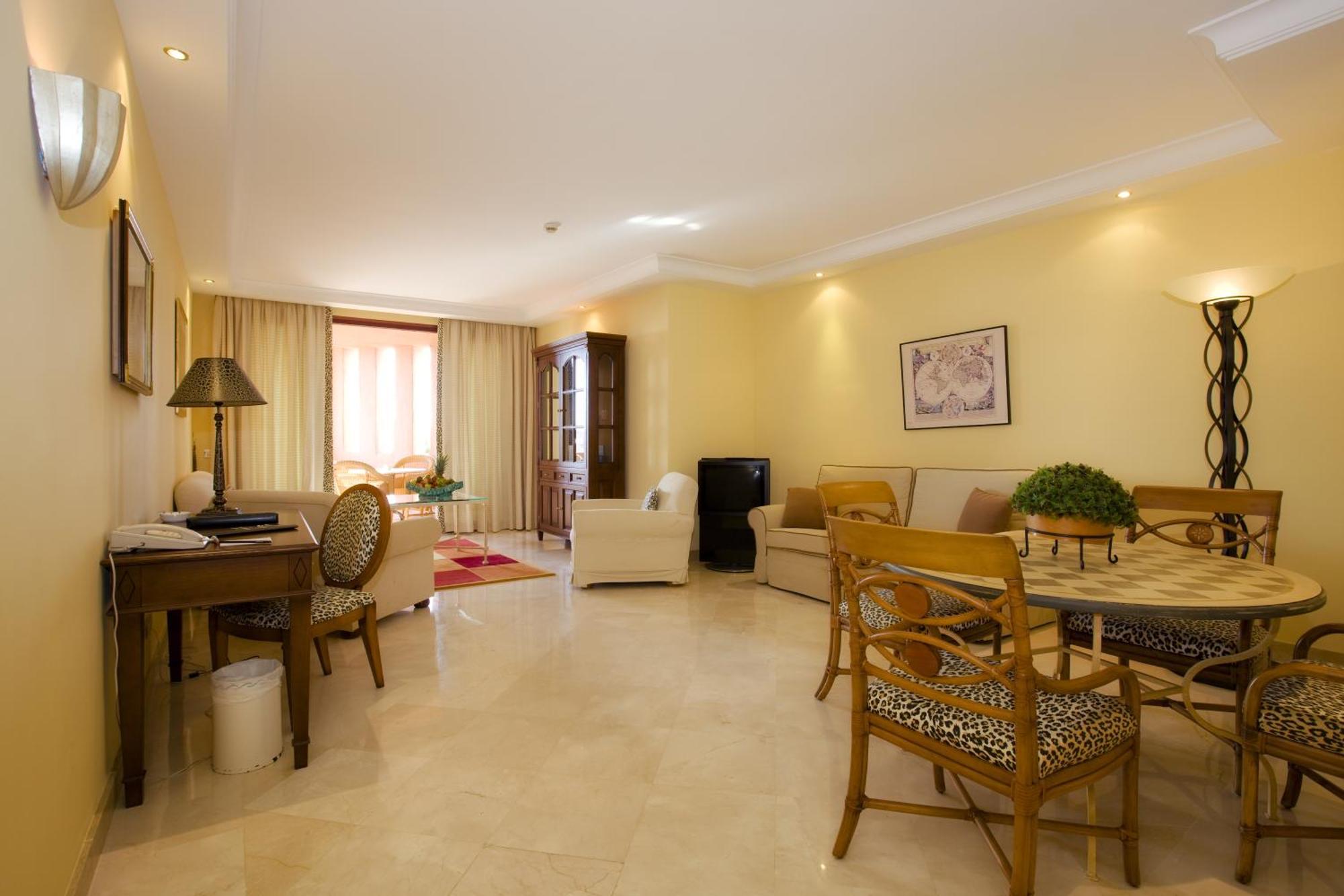 Bahia Beach Apartments Estepona Phòng bức ảnh