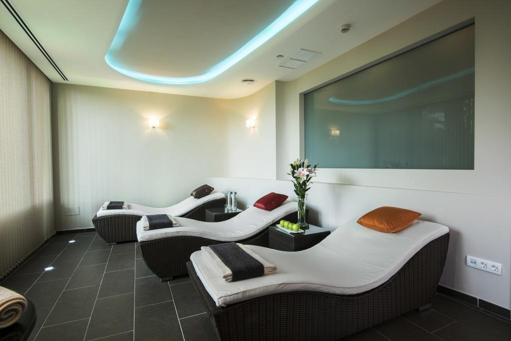Bahia Beach Apartments Estepona Ngoại thất bức ảnh