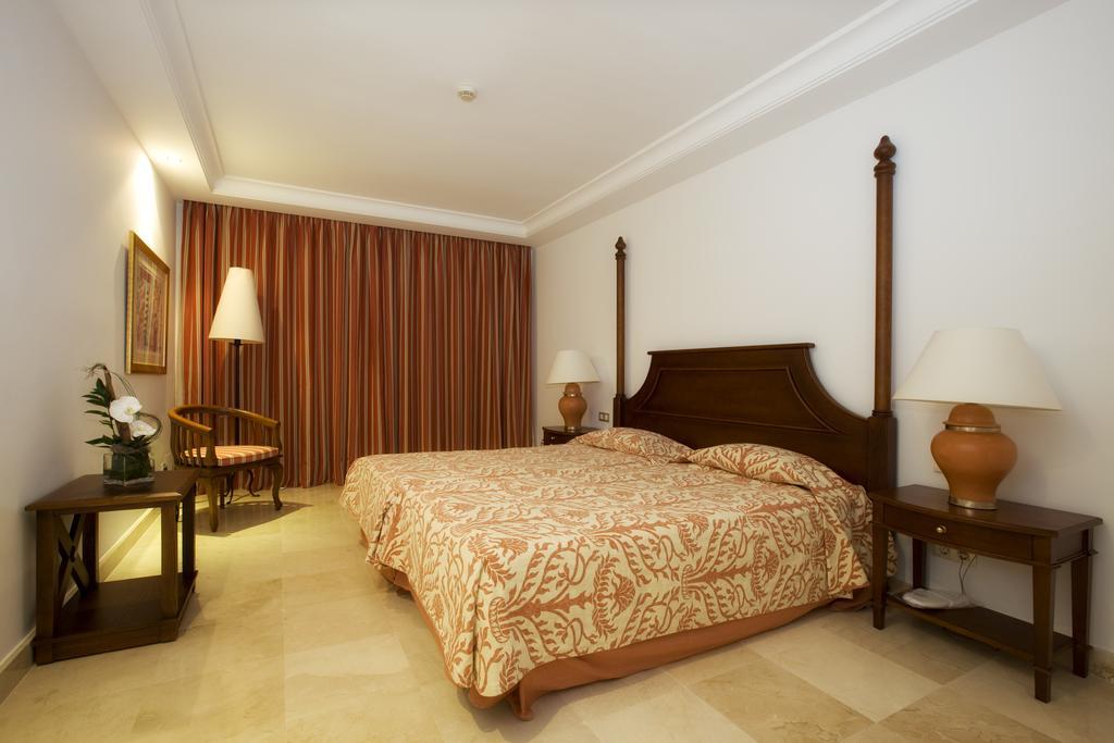 Bahia Beach Apartments Estepona Phòng bức ảnh