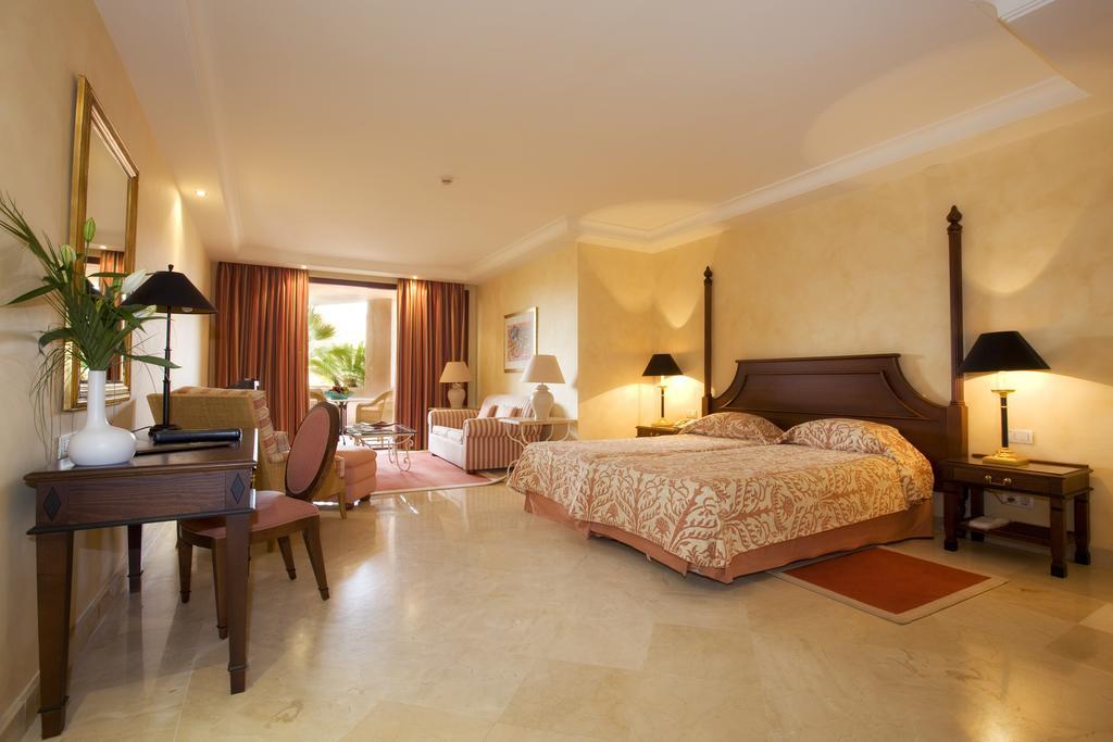 Bahia Beach Apartments Estepona Phòng bức ảnh
