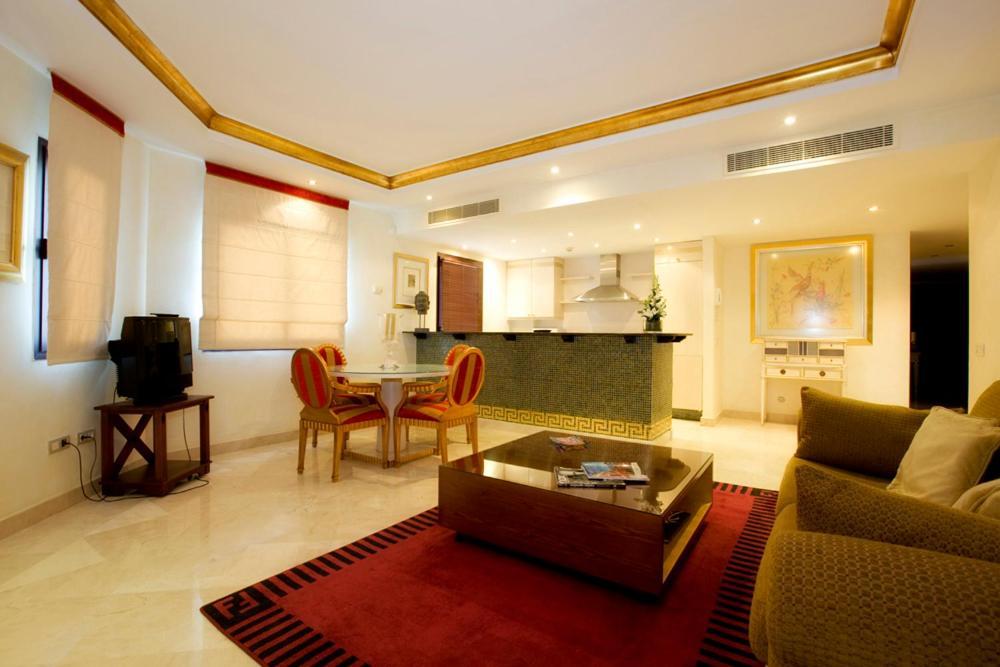 Bahia Beach Apartments Estepona Ngoại thất bức ảnh