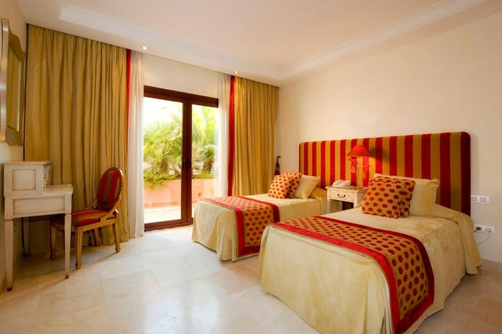 Bahia Beach Apartments Estepona Ngoại thất bức ảnh
