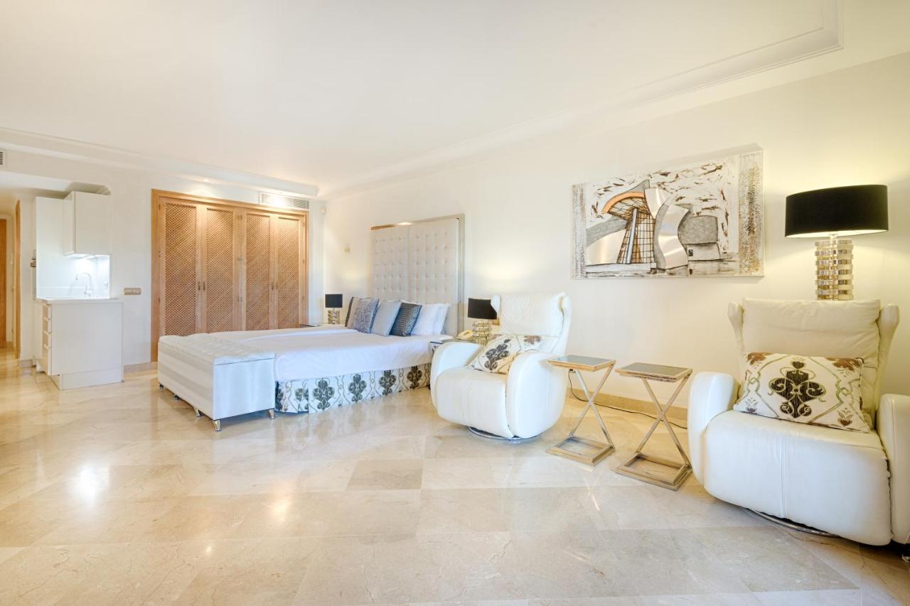 Bahia Beach Apartments Estepona Ngoại thất bức ảnh